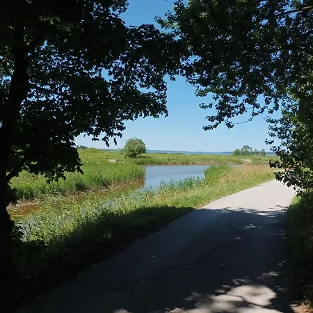 Sallimeister Linda Kuelalistemaja. * Haapsalu