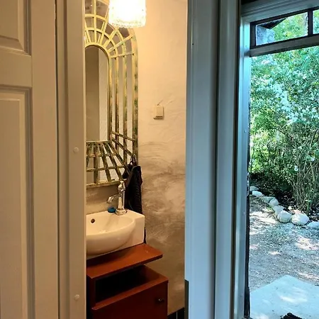 Sallimeister Linda Kuelalistemaja. Villa *