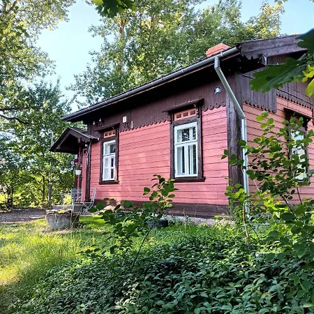 Sallimeister Linda Kuelalistemaja. *