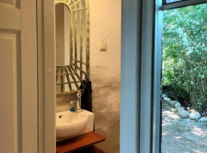 Sallimeister Linda Kuelalistemaja. Villa *