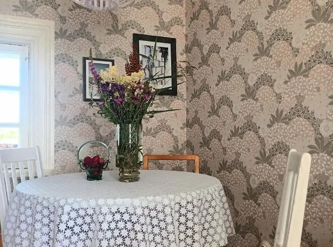 Sallimeister Linda Kuelalistemaja. Villa Haapsalu